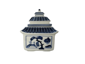 Chinoiserie Pagoda Candle in Blue and White