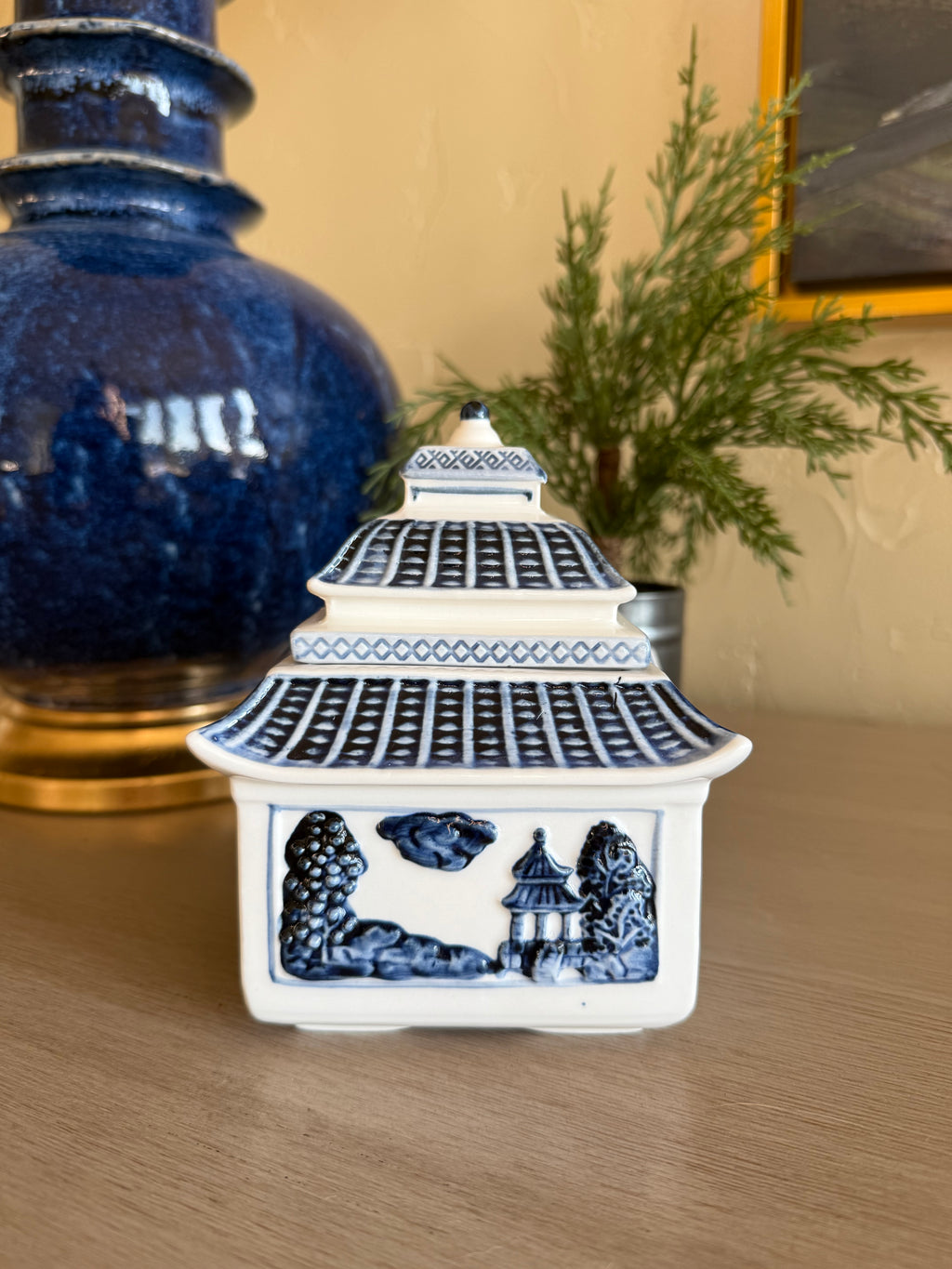 Chinoiserie Pagoda Candle in Blue and White