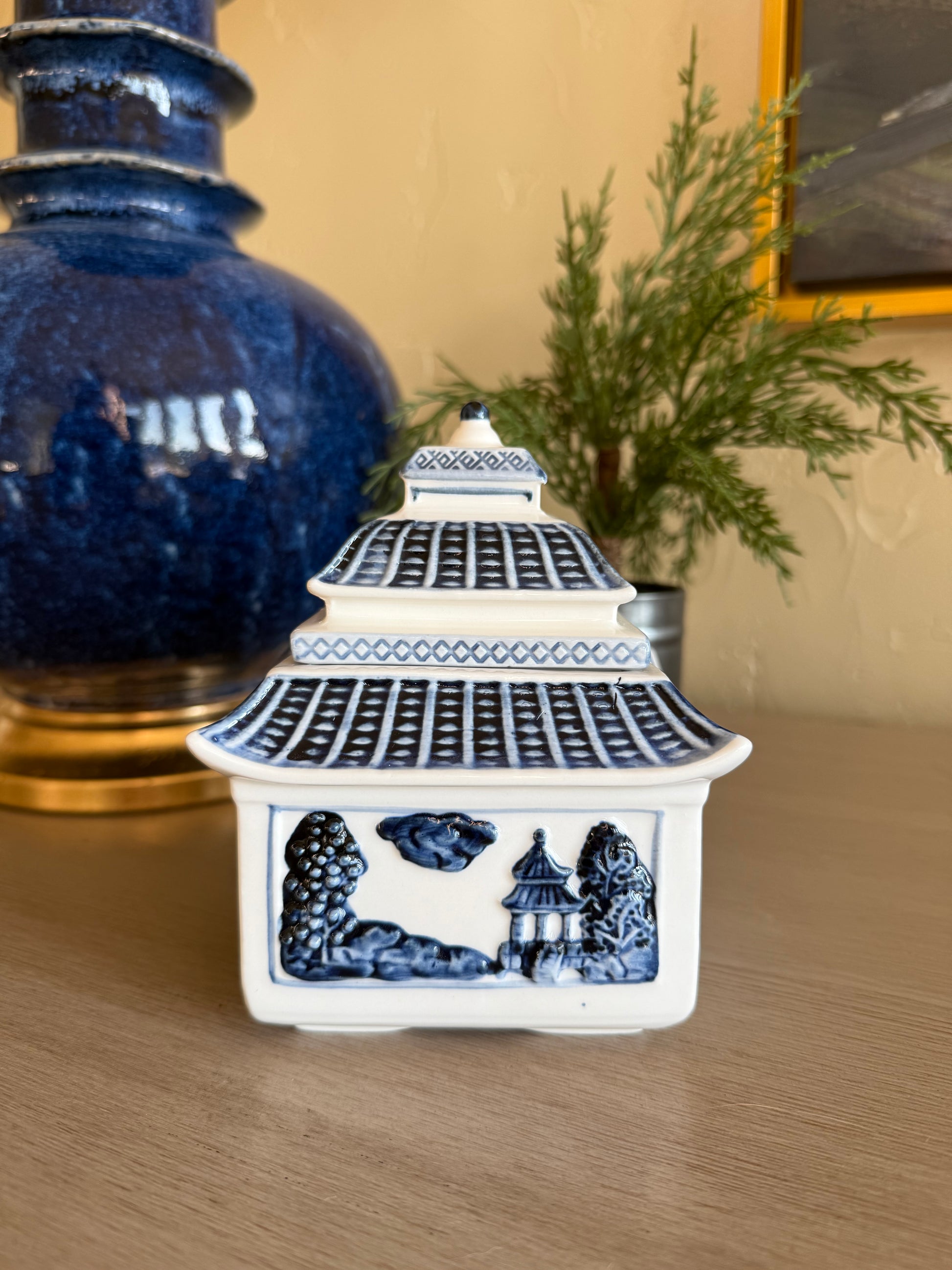 Chinoiserie Pagoda Candle in Blue and White
